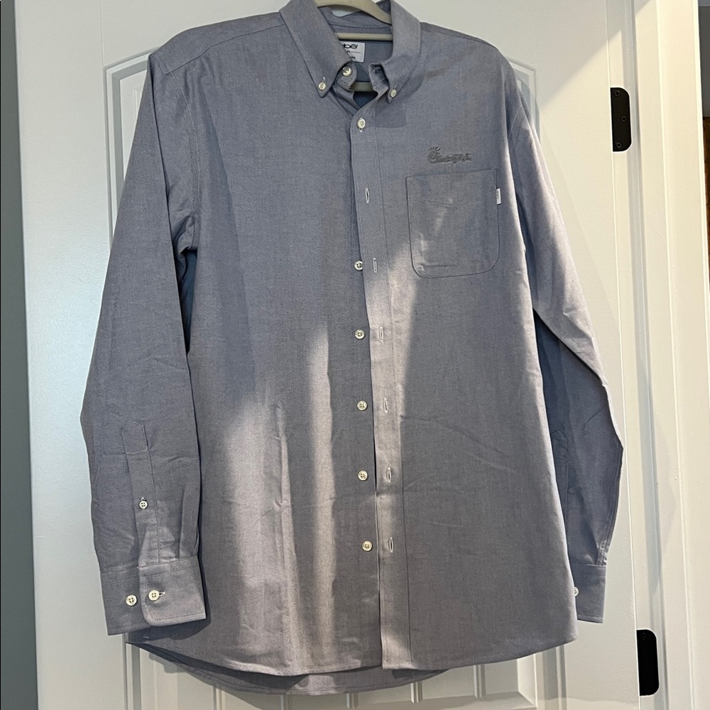 NWT Men's Chick-fil-A Dress Shirt Jaden medium‎ blue
Size Medium M
